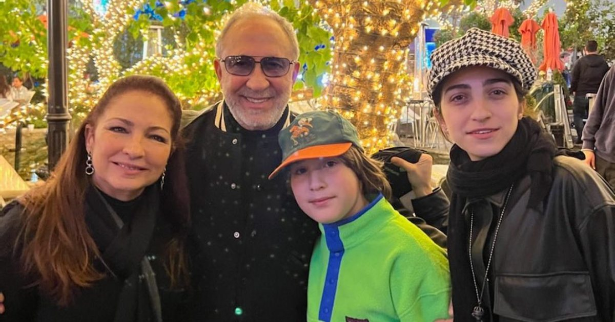 Gloria y Emilio Estefan junto a su hija Emily y su nieto Sasha © Instagram / Emilio Estefan
