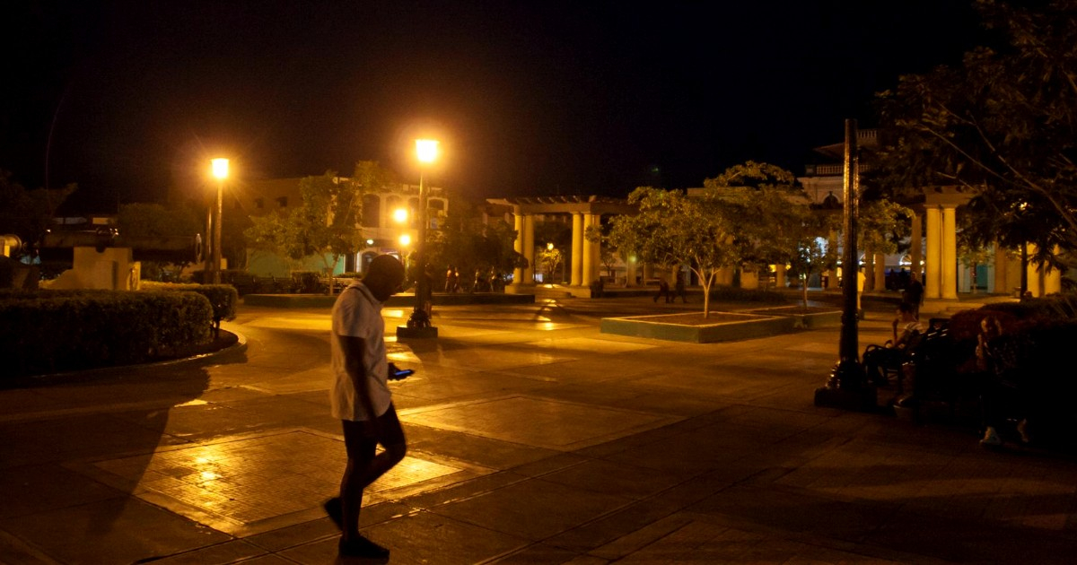Parque iluminado en Santiago de Cuba (imagen de referencia) © CiberCuba