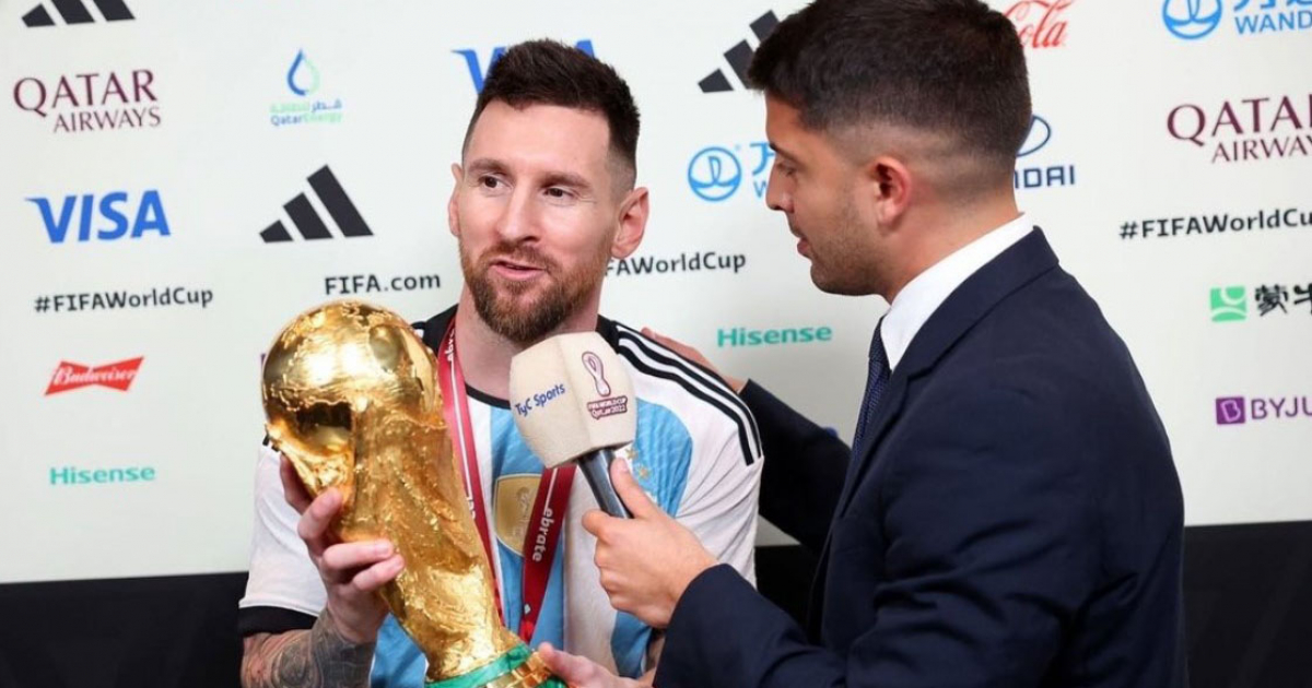 Messi habla con los medios tras ganar la Copa del Mundo de la FIFA © Twitter / Gastón Edul