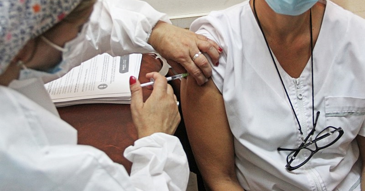 Vacuna contra el coronavirus © Wikimedia Commons / César Arfeliz