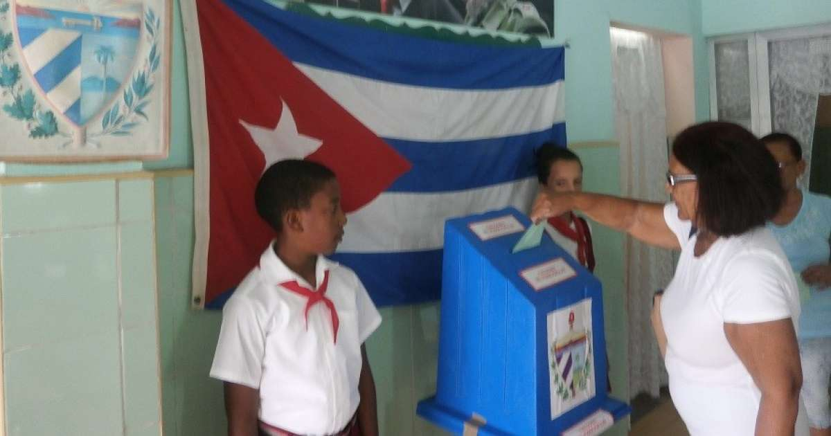 Cubana votando © Yangel Silva González / Trabajadores