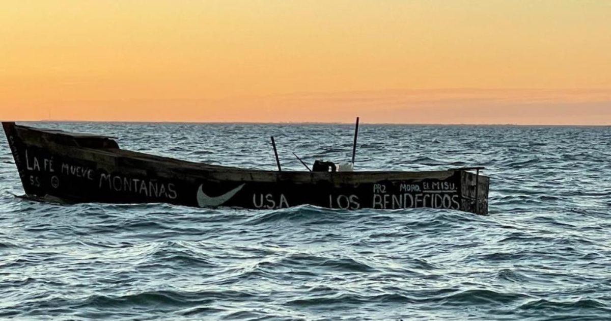 Embarcación cubana detenida por Guardia Costera © Twitter / USCGSoutheast 