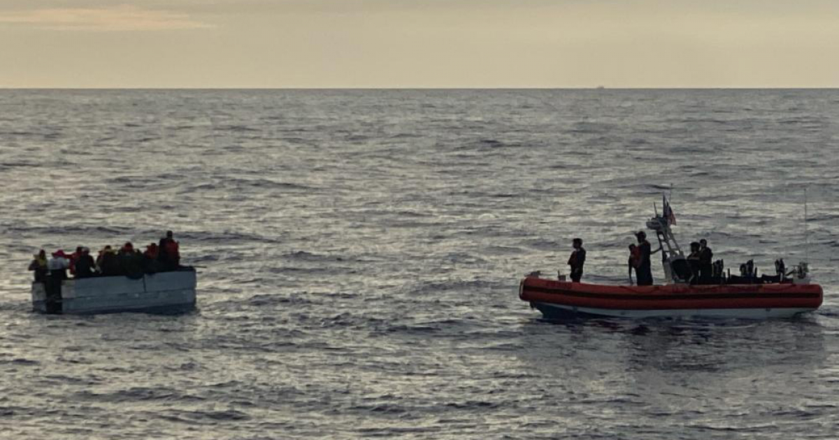 Embarcación de balseros cubanos capturada por la Guardia Costera de EE. UU. © USCG