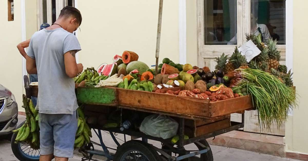Vendedor de viandas y verduras en Cuba © CiberCuba