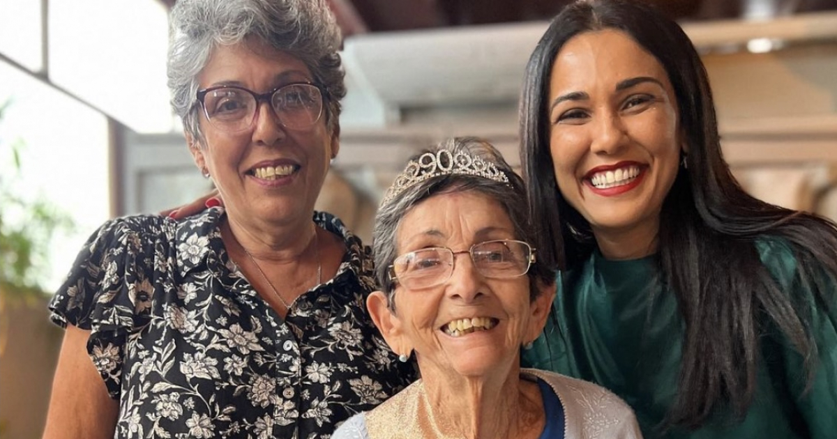 Camila Arteche junto a su mamá y su abuela © Instagram de la artista