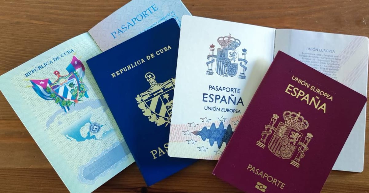 Pasaportes cubanos y españoles © CiberCuba