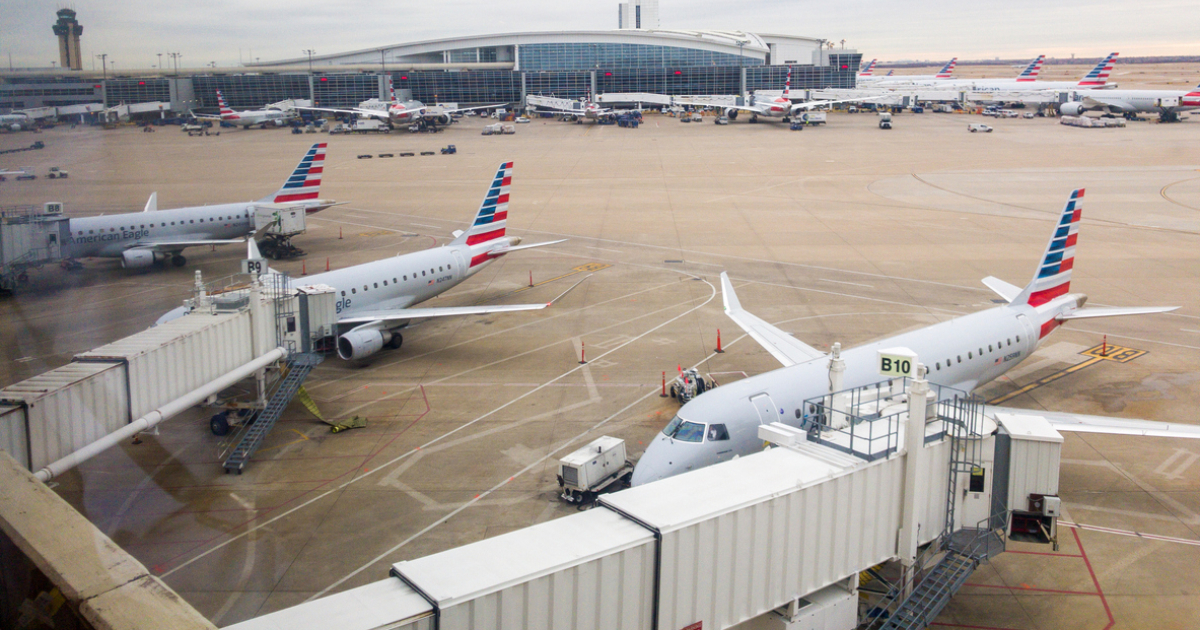 Aviones en tierra en aeropuertos estadounidenses © Twitter / @FAANews