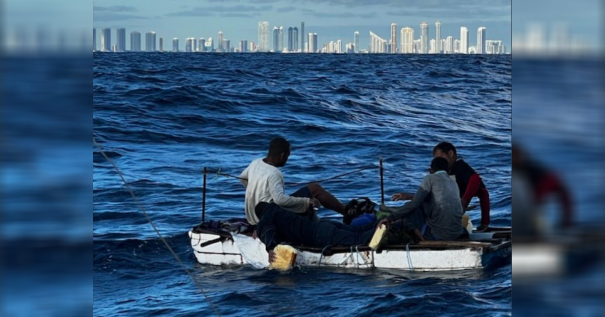 Balseros detenidos frente a costas de Florida © Twitter / USCG