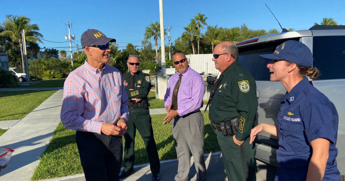 Rick Scott y funcionarios de Florida © Twitter / USCGSoutheast