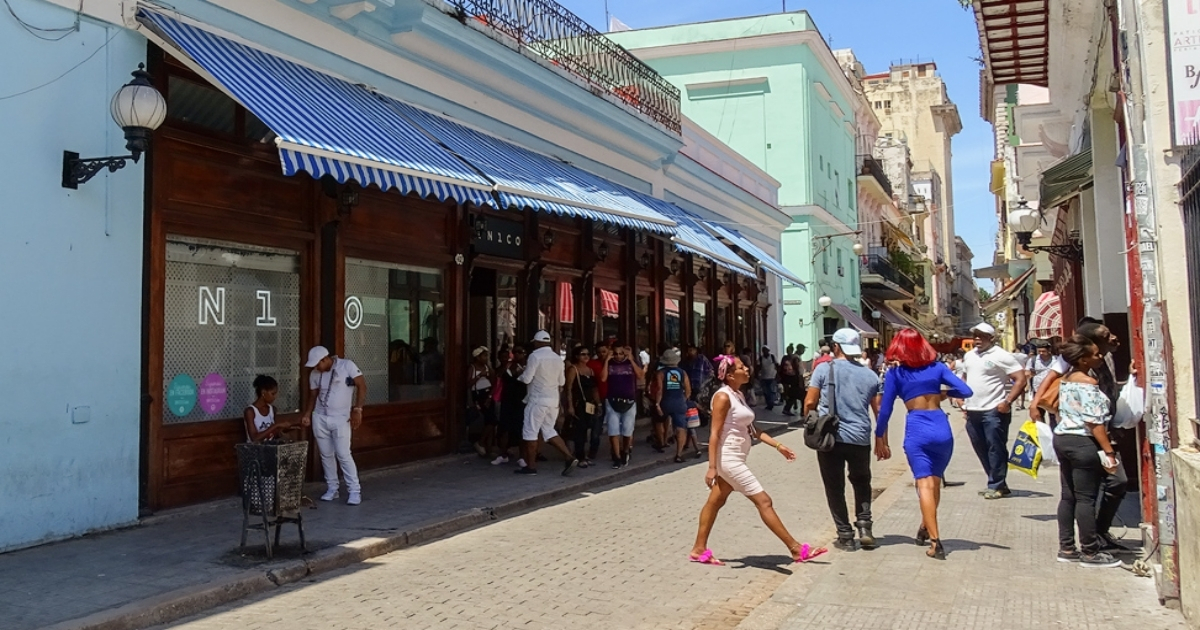 Cubanos en una calle de La Habana (imagen de referencia) © CiberCuba