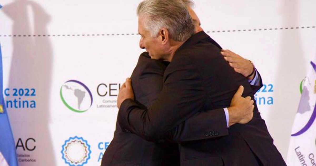 El presidente argentino Jorge Fernández da la bienvenida a Díaz-Canel © Twitter / @PresidenciaCuba