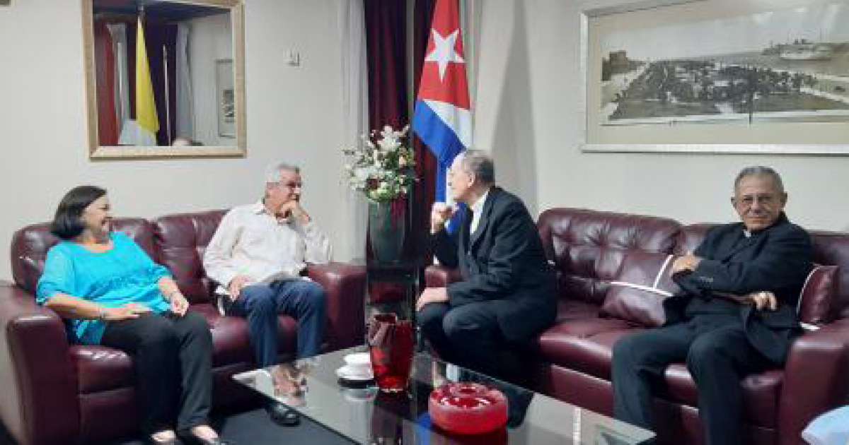 Cardenal Beniamino Stella se reúne con funcionarios cubanos © CubaMinrex