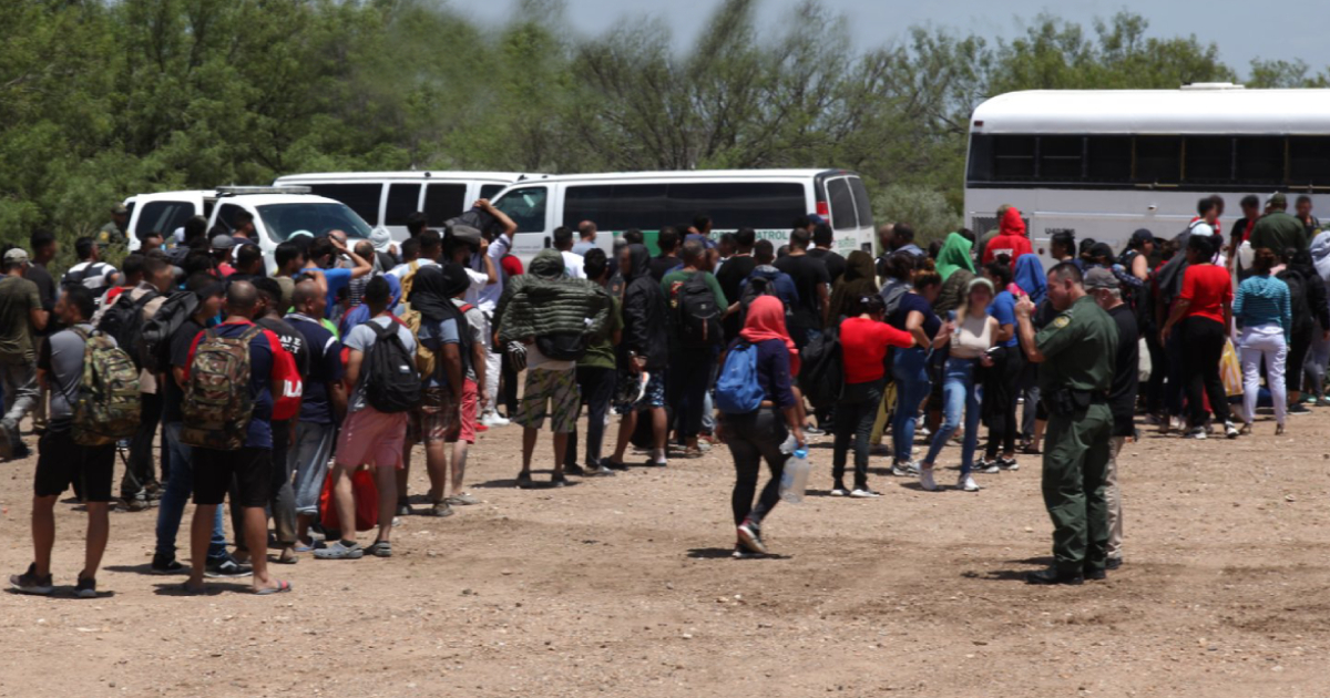 Migrantes en la frontera sur de EE.UU. (imagen de referencia) © Twitter / Chief Patrol Agent Jason D. Owens (@USBPChiefDRT)