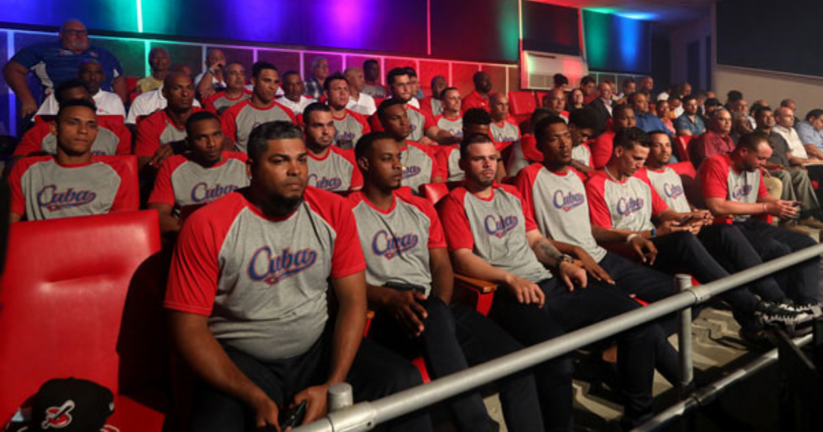 Presentación del equipo Cuba al Clásico Mundial de Béisbol © Twitter / @jit_digital