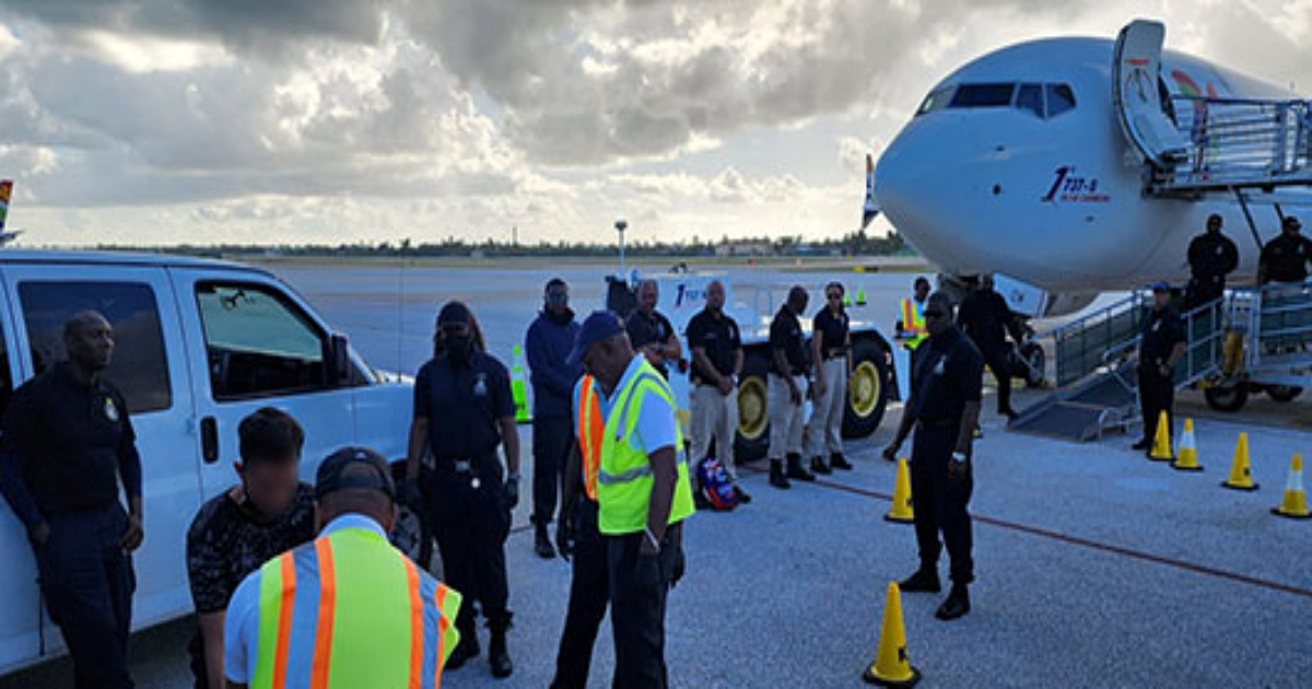 Repatriación de migrantes desde Islas Caimán (imagen de referencia) © Facebook/CBC
