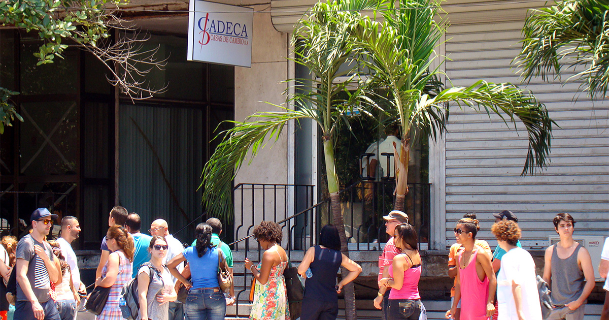 Oficina de CADECA en La Habana (Imagen de archivo) © CiberCuba