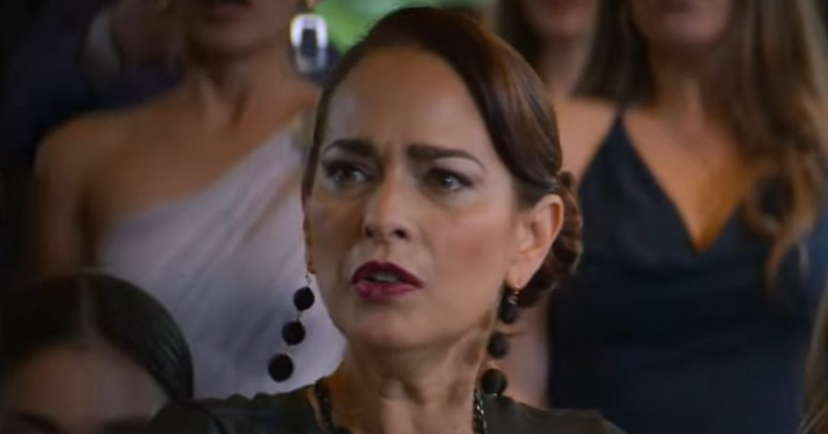Jacqueline Arenal en su personaje de Greta Volcán en "Pálpito" © YouTube / Netflix Latinoamérica