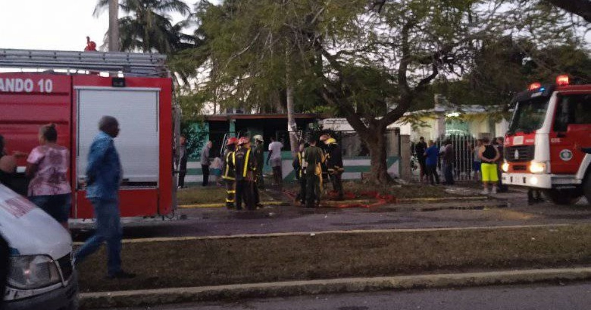 Explosión por fuga de gas en reparto Guiteras © Facebook/Damián Díaz