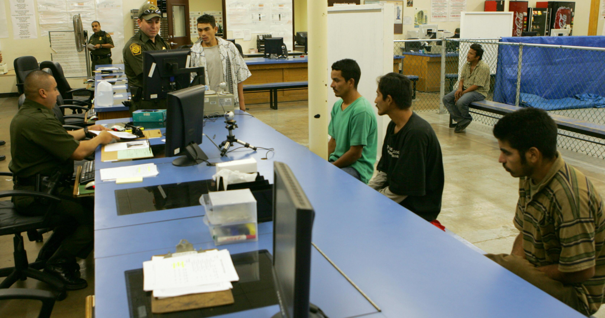 Procesamiento de inmigrantes en la frontera © CBP