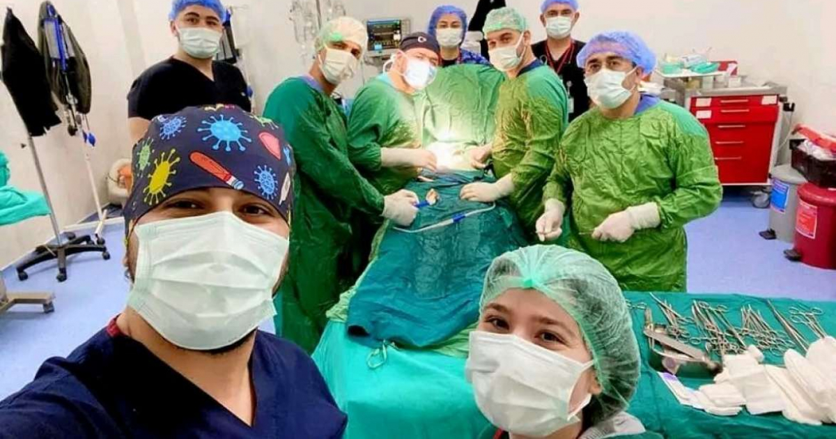 Médicos cubanos en Turquía © Manuel Marrero Cruz / Twitter
