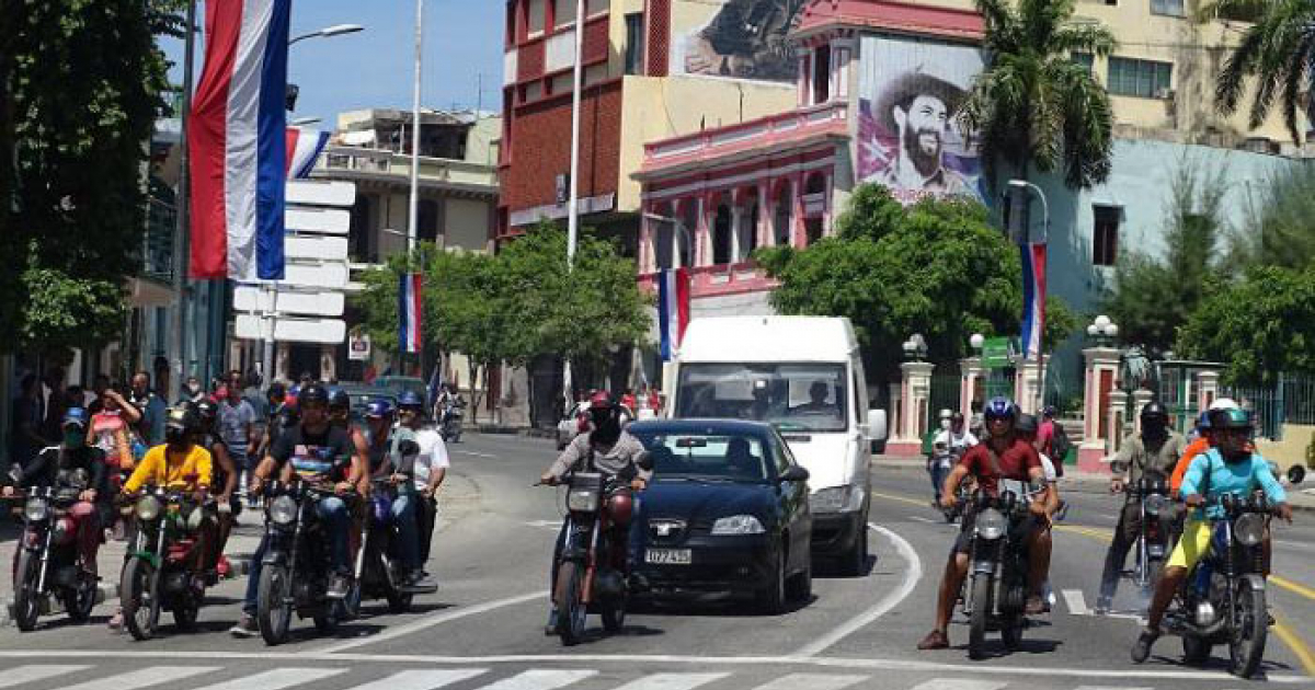 Motoristas en Santiago de Cuba © Granma