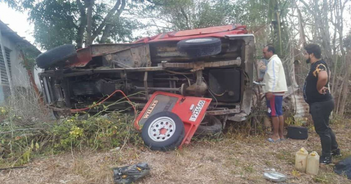 Jeep volcado © ACCIDENTES BUSES & CAMIONES por más experiencia y menos víctimas! / Facebook / Pedro Domínguez