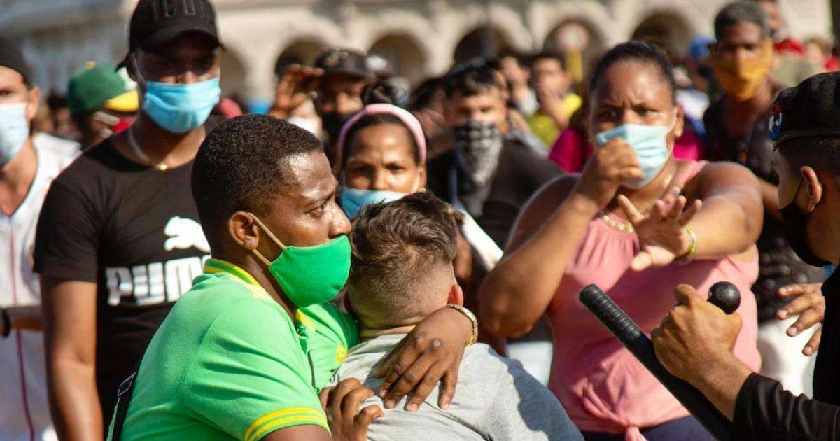 Represión en Cuba el 11 de julio pasado © Facebook / Marcos Évora