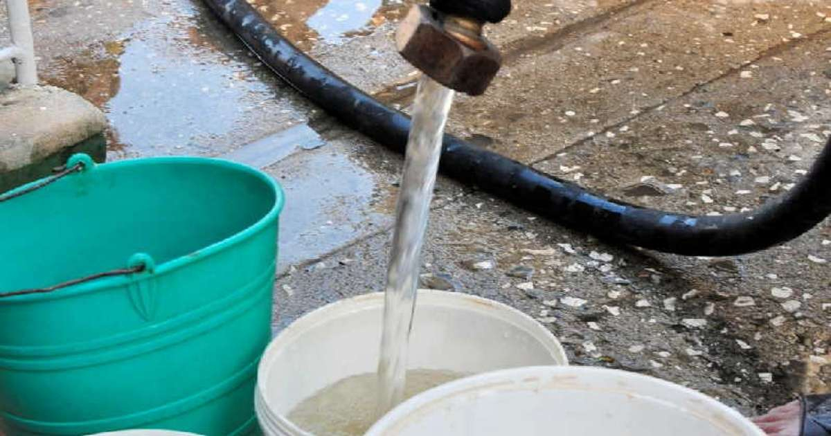Sequía en Cuba (referencia a entrega de agua por pipas) © Escambray