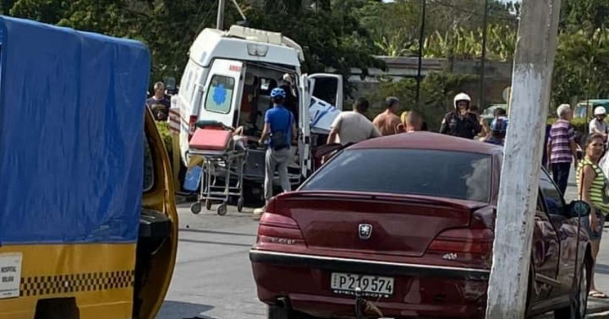 Ambulancia accidentada © ACCIDENTES BUSES & CAMIONES por más experiencia y menos víctimas! / Facebook / Dannys Consuegra