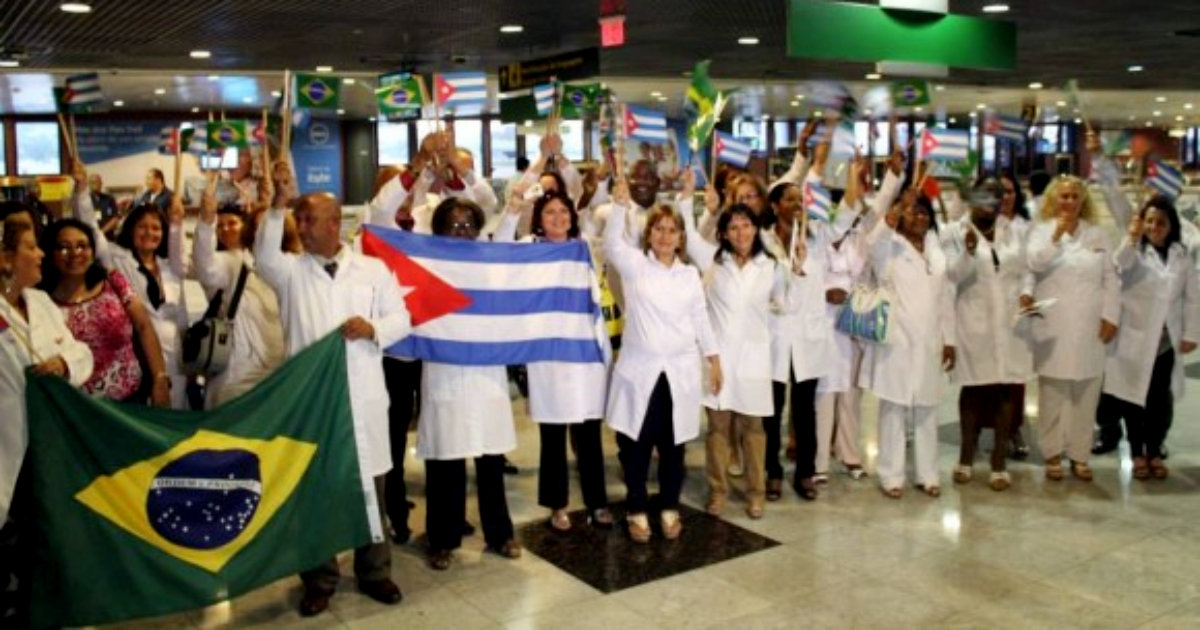 Médicos Cubanos llegan al aeropuerto de Recife en agosto de 2013 © Cubadebate