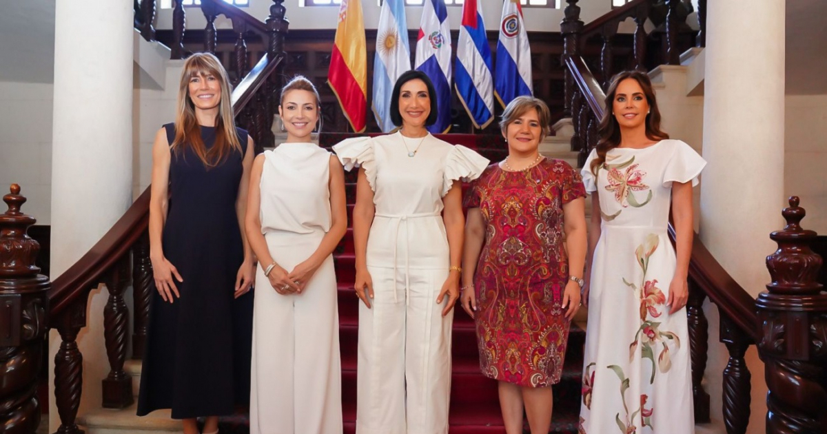 Lis Cuesta junto a primeras damas de la región y la esposa de Pedro Sánchez, extrema izquierda. © Presidencia República Dominicana