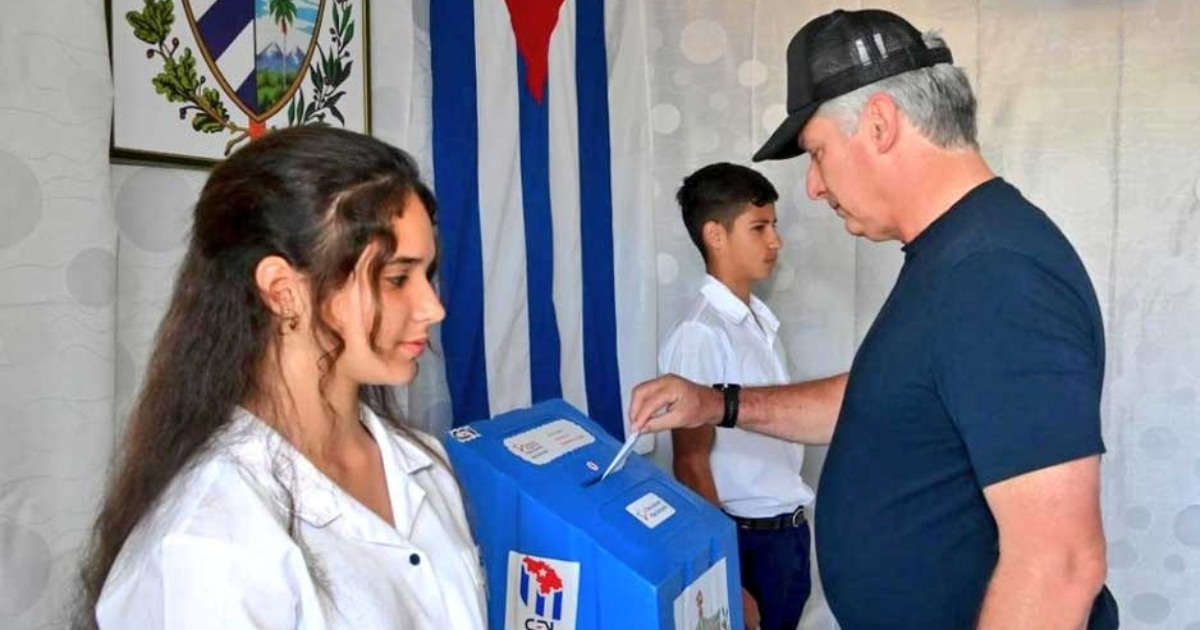 Presidente cubano votando © Prensa Latina