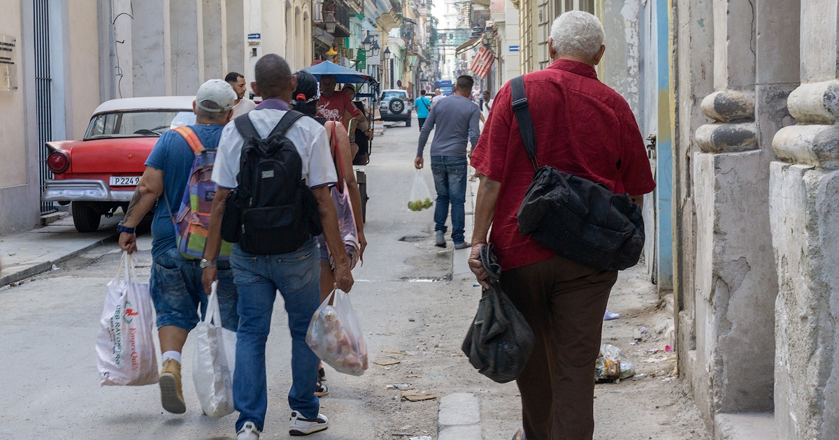 Cubanos en La Habana © CiberCuba