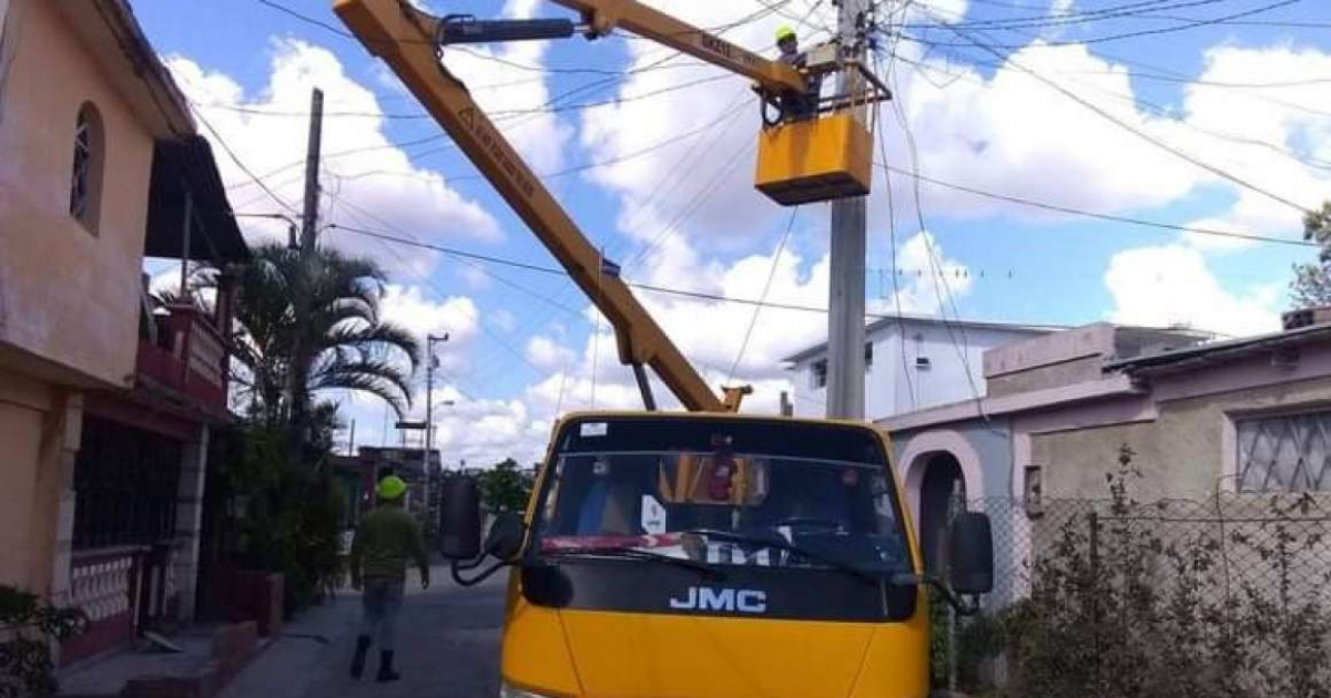 Trabajadores de la Unión Eléctrica de Cuba (Imagen referencial) © Unión Eléctrica UNE / Facebook