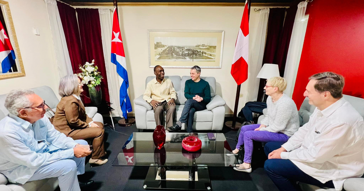 El jefe de la diplomacia suiza Ignazio Cassis es recibido este sábado a su llegada a La Habana © Facebook / Embajada de Suiza en Cuba 