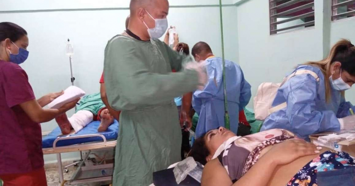 Heridos en accidente reciben los primeros auxilios en el hospital © Miguel Noticias / Facebook