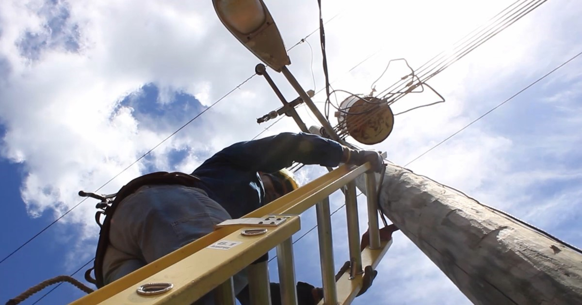 Trabajador de la Unión Eléctrica de Cuba (Imagen referencial) © Unión Eléctrica UNE / Facebook