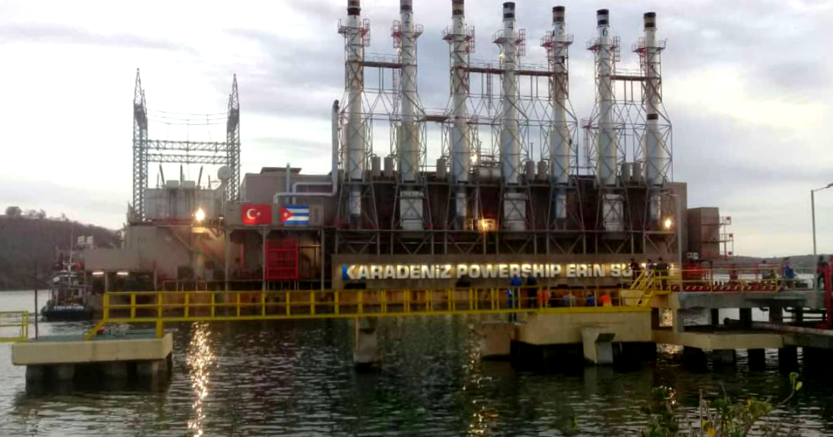 La central eléctrica flotante Karadeniz Powership "Erin Sultan" en Santiago de Cuba © Facebook / Owen Camacho