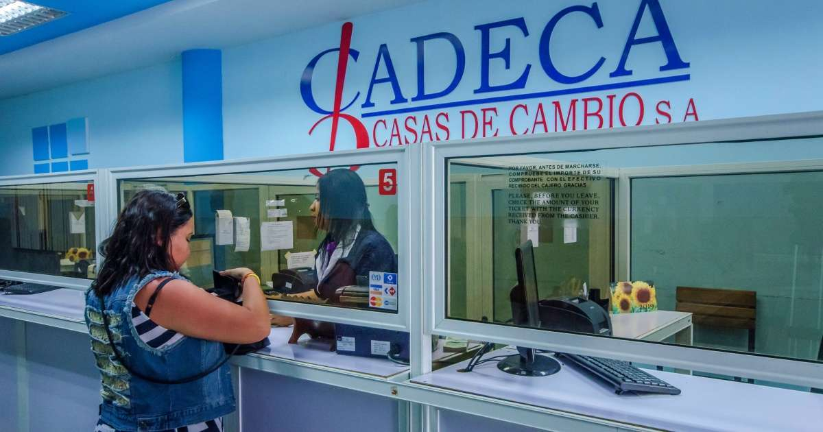 Cambio divisas en CADECA © Twitter/CADECA Oficial