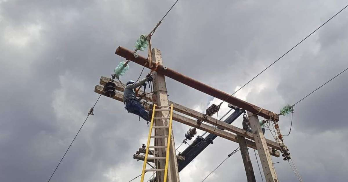 Trabajadores de la Unión Eléctrica de Cuba © Unión Eléctrica UNE / Facebook