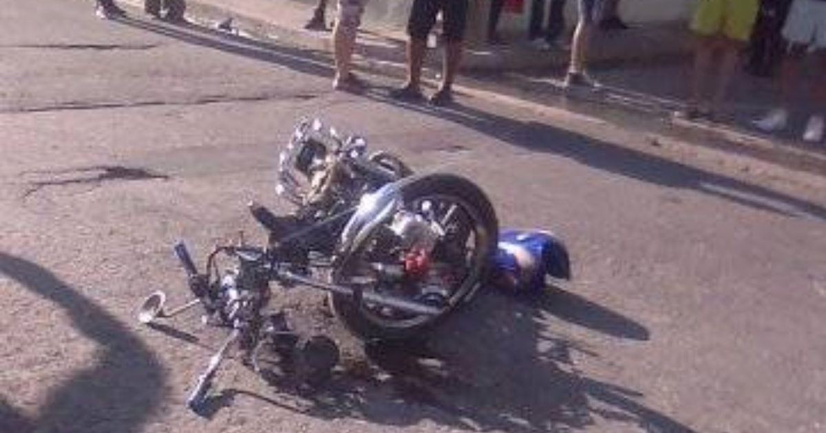 Así quedó la moto tras el accidente © Facebook / Ángel David Fernández