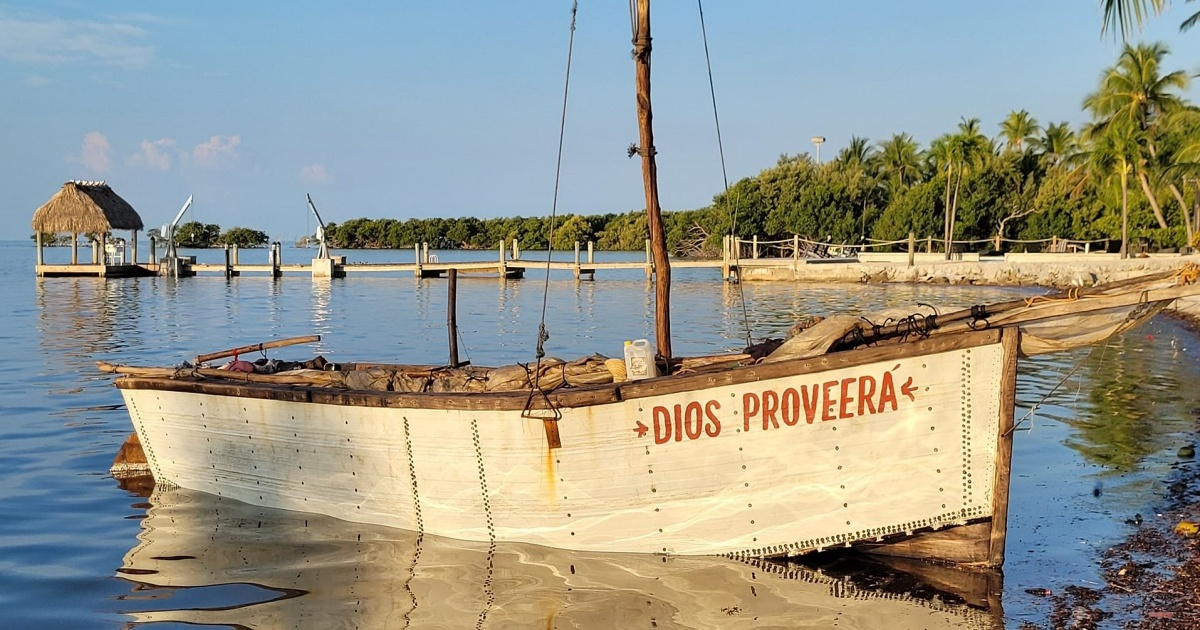 Embarcación de cubanos que llegó a Florida © Twitter/Walter N. Slosar