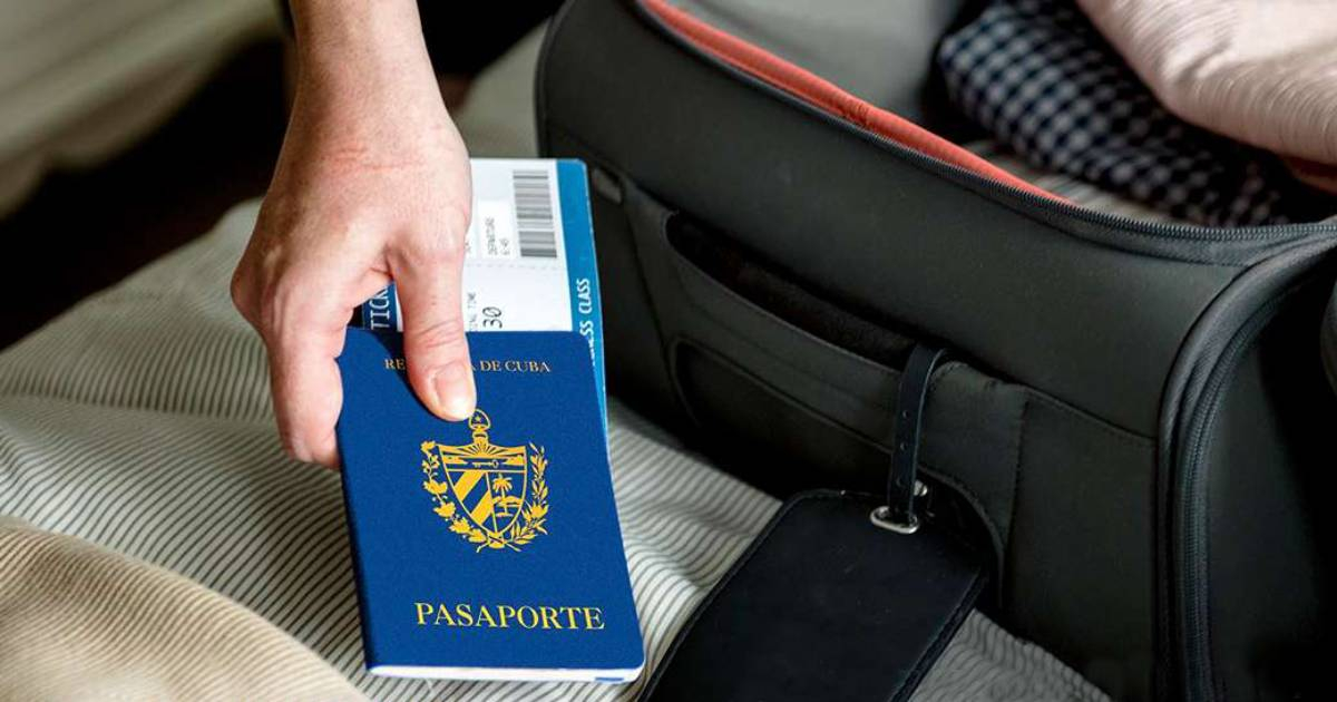 Pasaporte cubano © Tramison