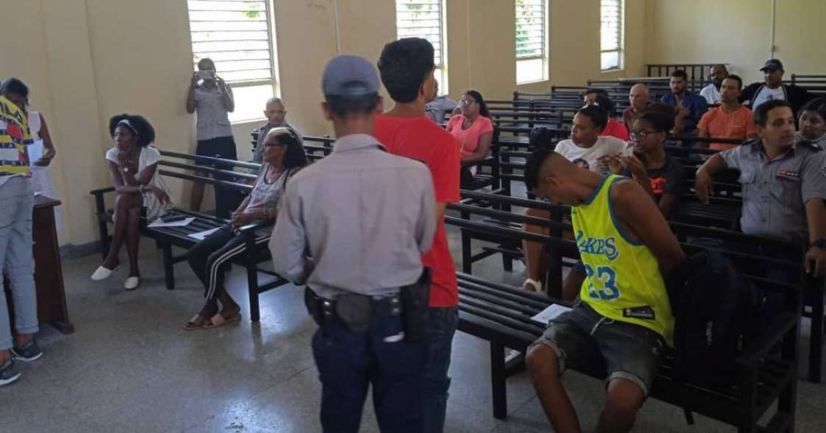 Sala de tribunal cubano donde se revocó la libertad condicional de varios presos © Lo Último en Marianao / Facebook