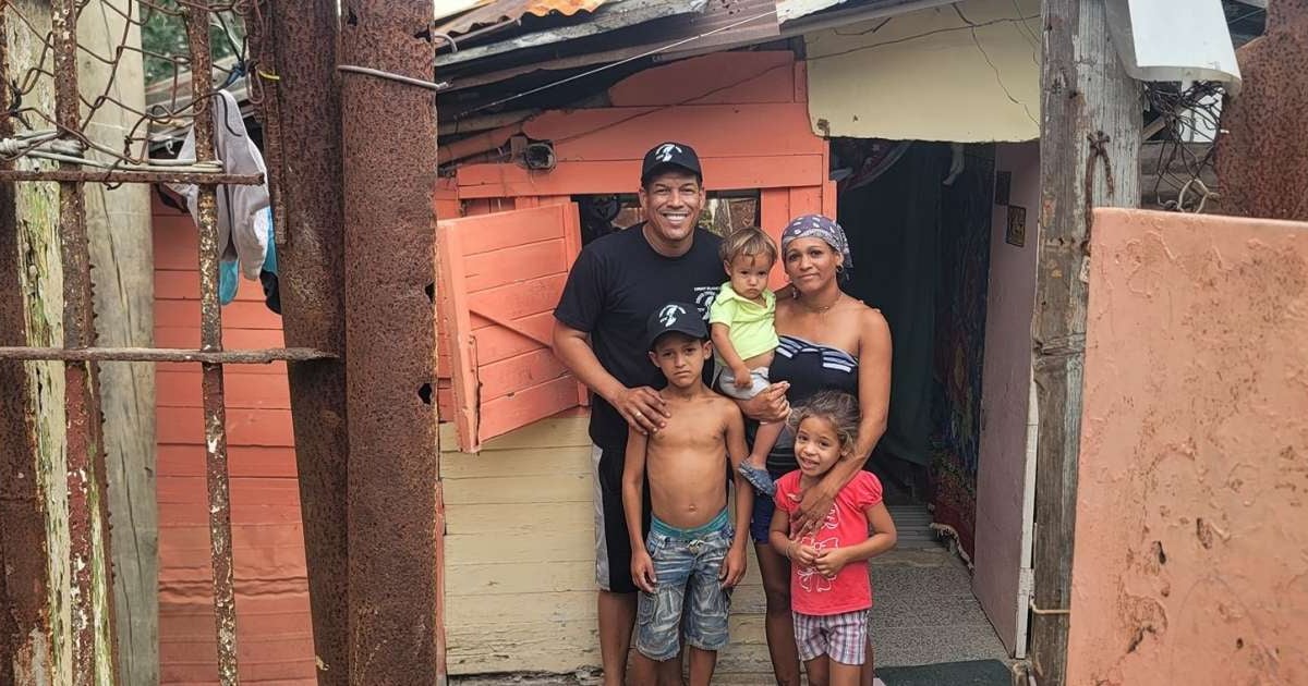 Limay Blanco y familia a la que quiere entregar una casa © Limay Blanco / Facebook