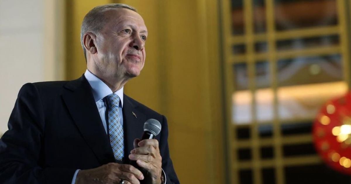 Erdogan se dirige a una multitud de simpatizantes este domingo en Estambul © Instagram / rterdogan