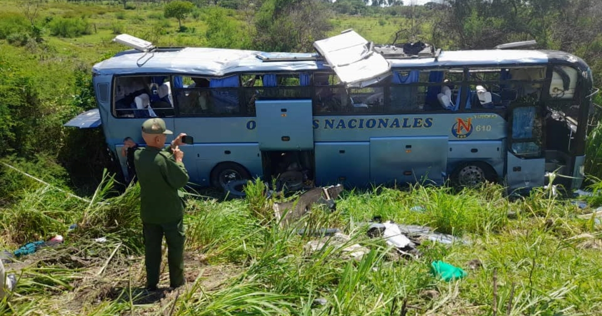 Estado en que quedó el ómnibus tras el accidente © Facebook / Gobierno de La Habana