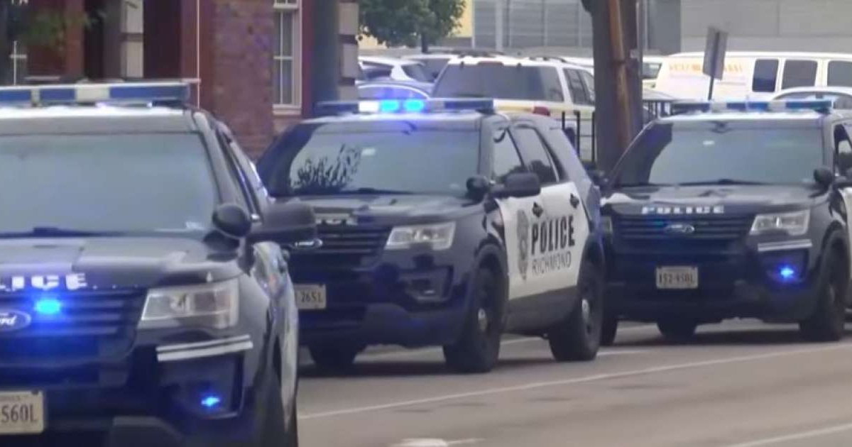 Autos policías en el lugar del tiroteo © Captura de video de YouTube de RTVE Noticias