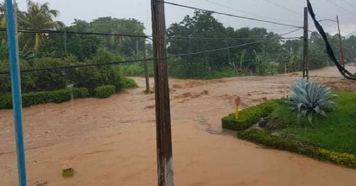 Fuertes lluvias inundaron poblados en Santiago de Cuba © Facebook / Benigno Rodriguez Torres
