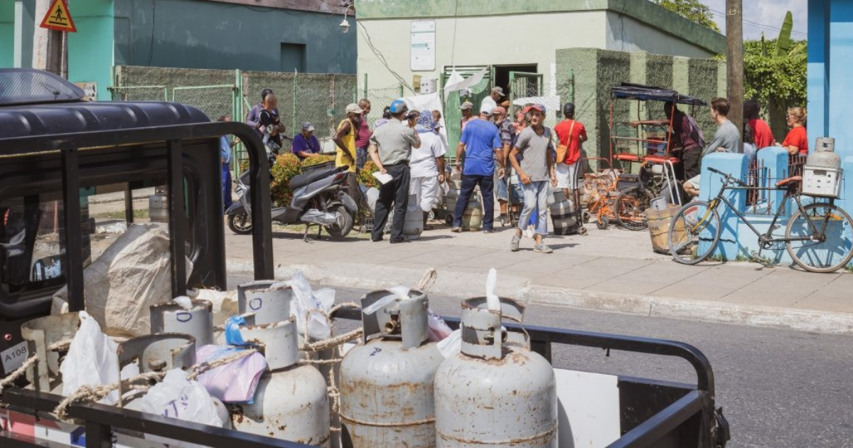 Cola para comprar gas licuado en Matanzas © Periódico Girón 